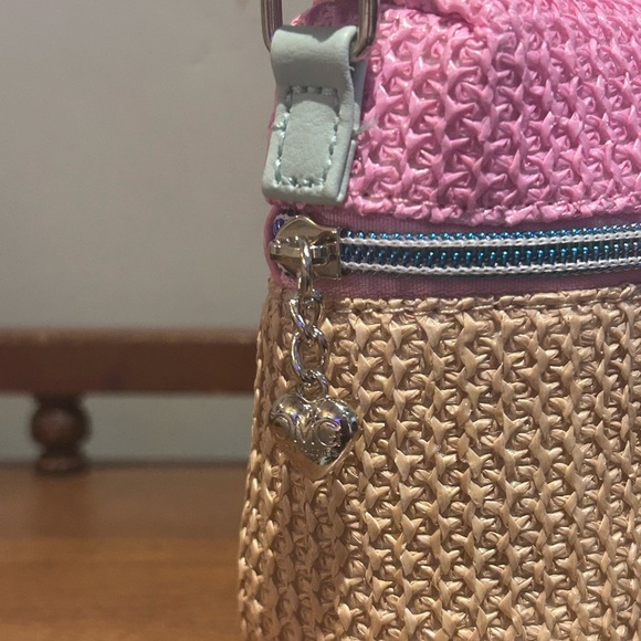Miss Gwen’s NWTS  OMG ACCESSORIES Small Butterfly Straw Crossbody Bag - Picture 7 of 7